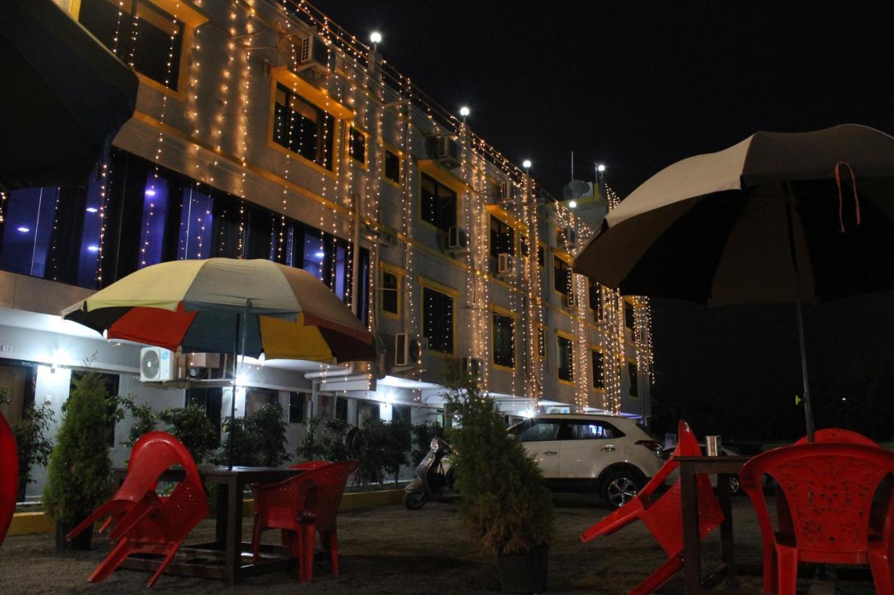 Hotel Silver Resort Daman Exterior foto
